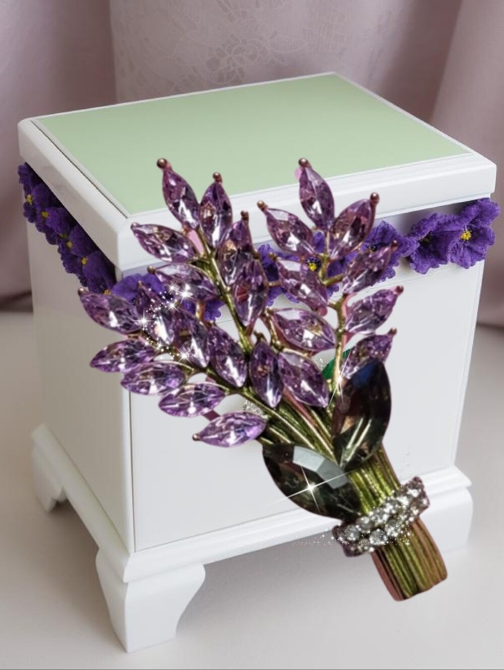 Lavender Flowers Bouquet Brooch - Picture 4 of 10